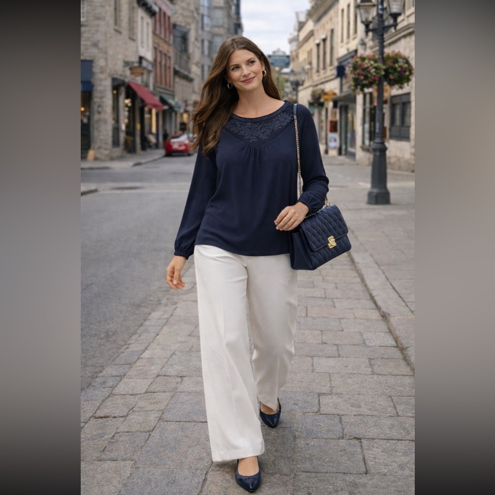 Cleo Petites Elegant Navy blue embroidered blouse size SP.